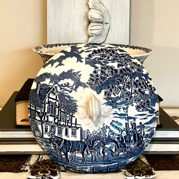 Vintage Myott “Royal Mail” Staffordshire England, Covered Vegetable Bowl - Picture 5 of 12